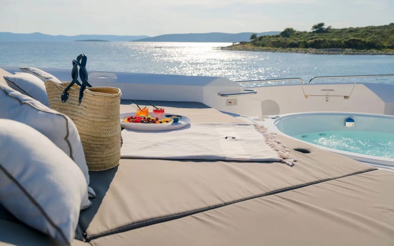 108 ft Sunseeker