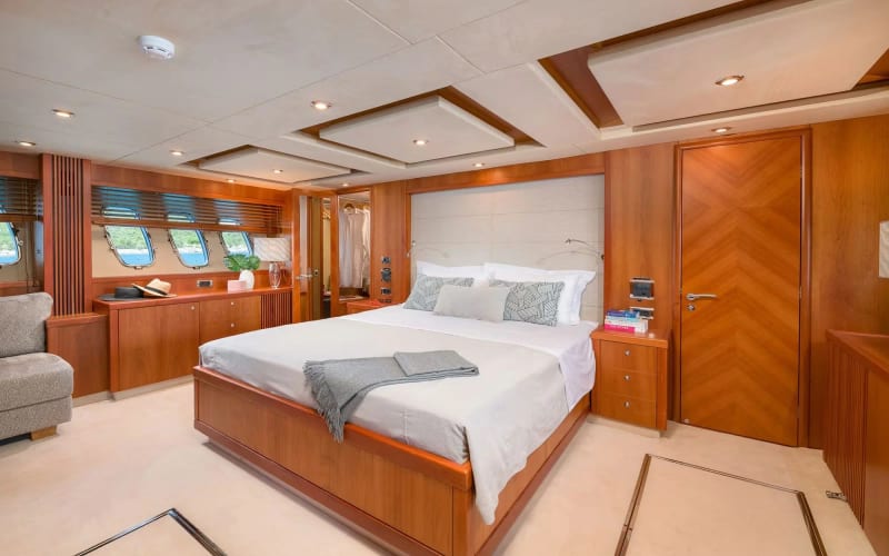 108 ft Sunseeker