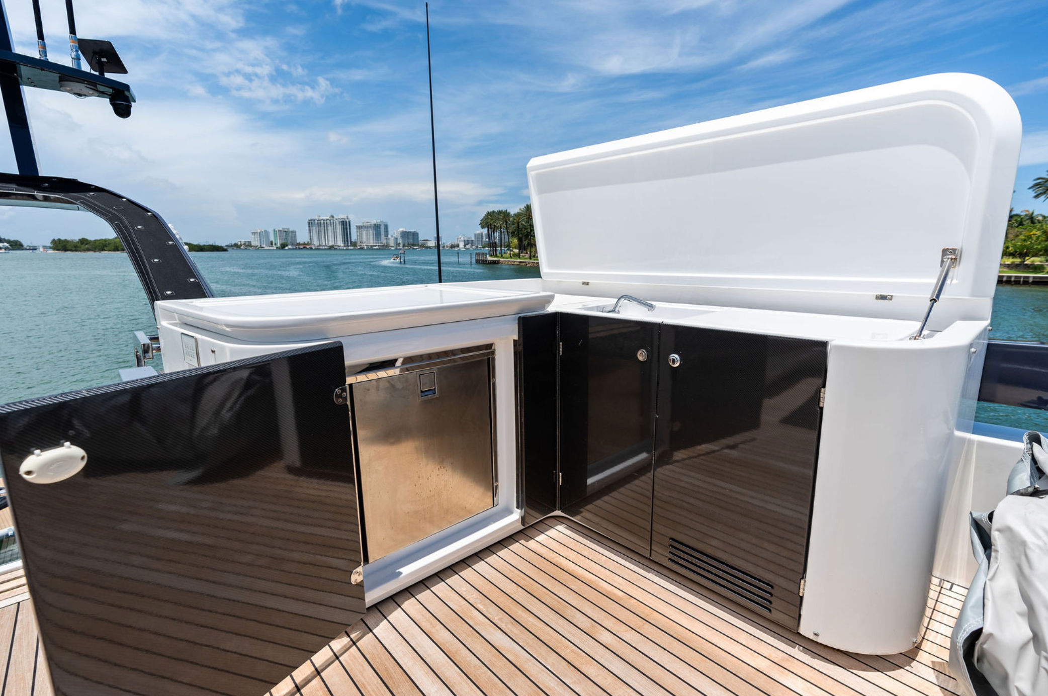 100ft Azimut “Rosa” w/ Beach Setup