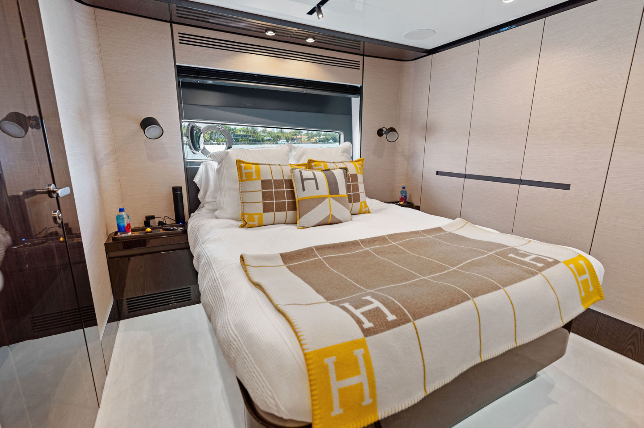 100ft Azimut “Rosa” w/ Beach Setup