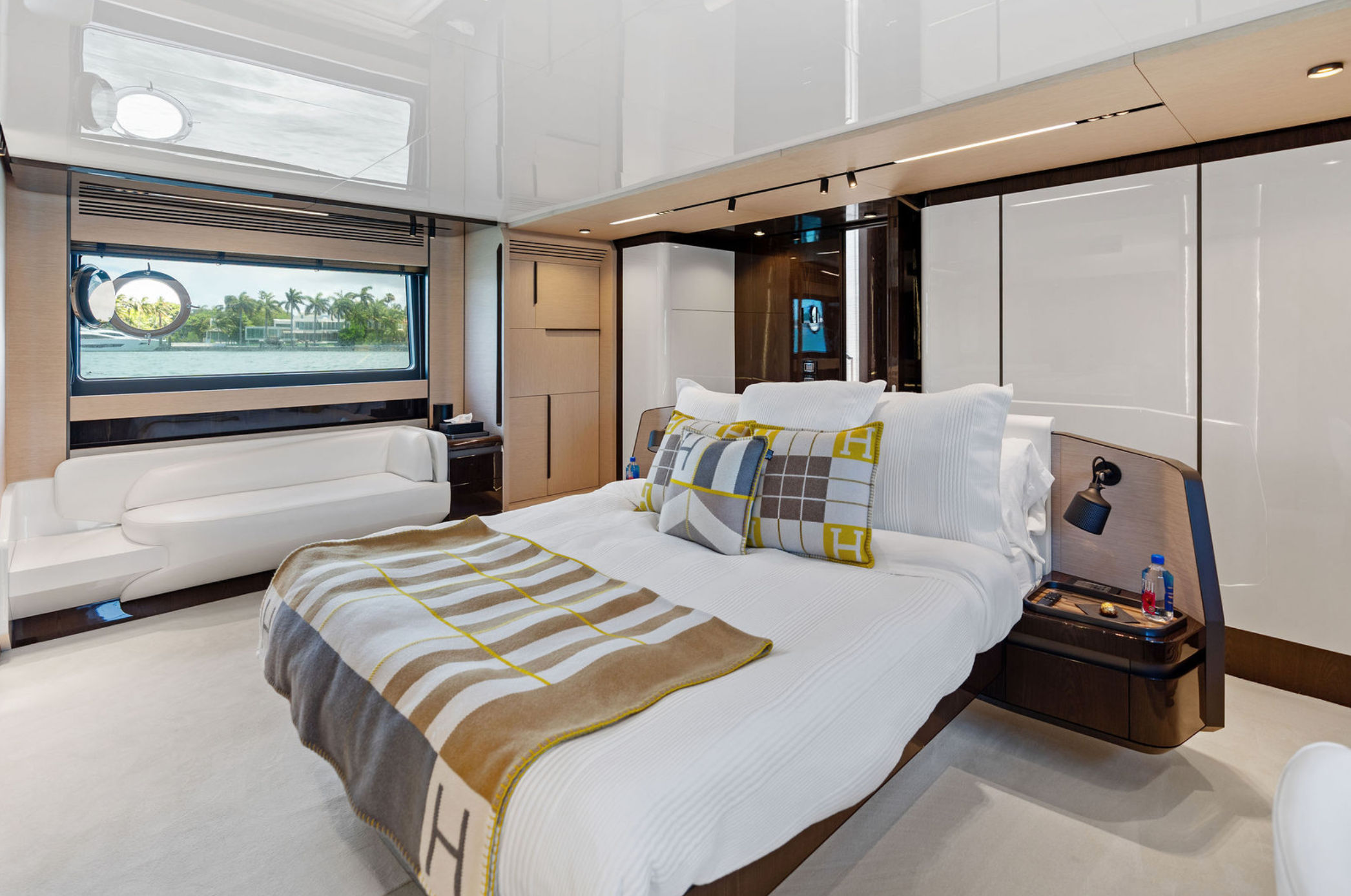100ft Azimut “Rosa” w/ Beach Setup