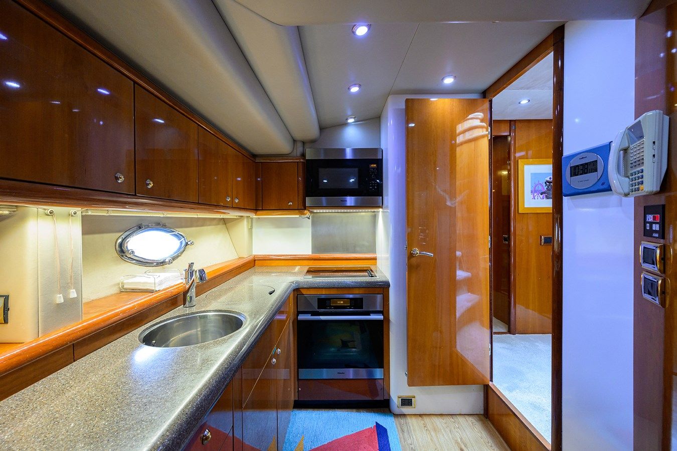 90ft Sunseeker Flybridge