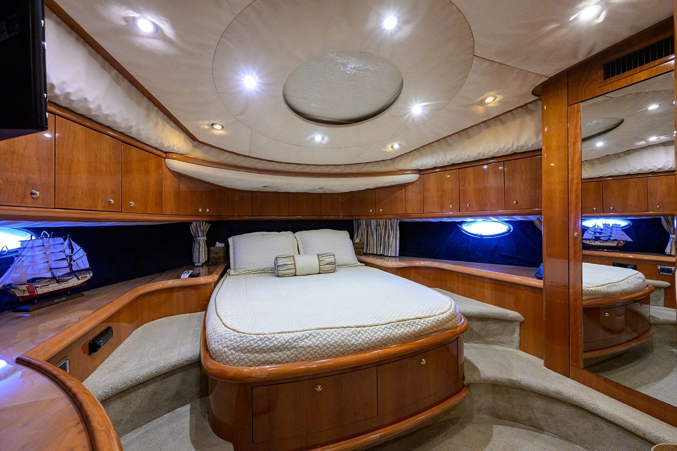 90ft Sunseeker Flybridge