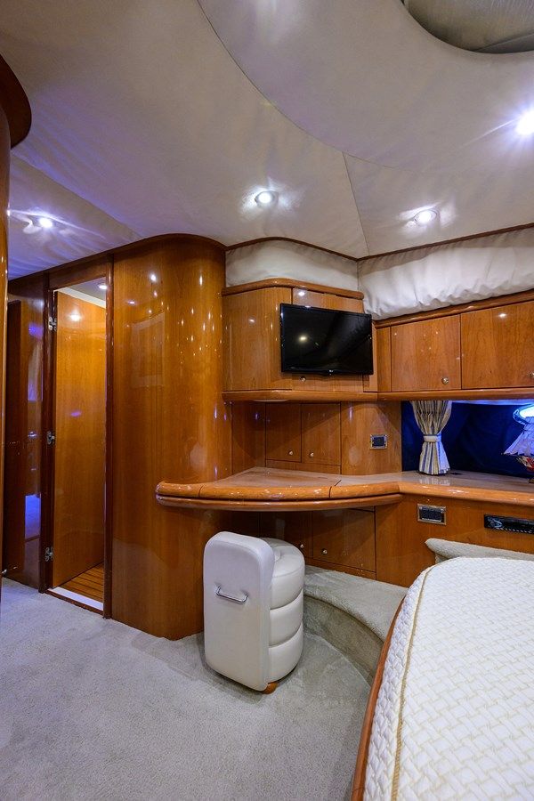 90ft Sunseeker Flybridge