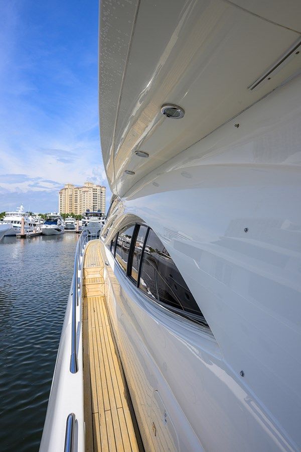 90ft Sunseeker Flybridge