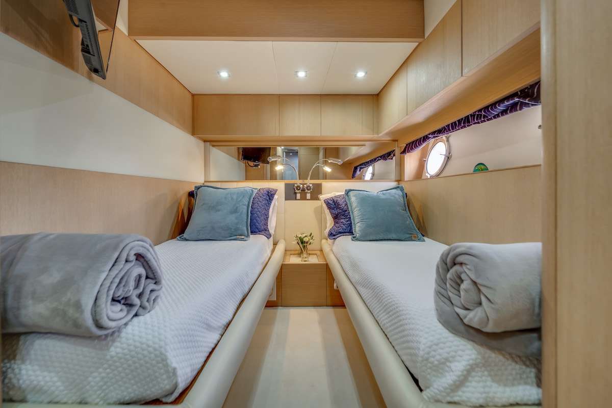 80ft Aicon