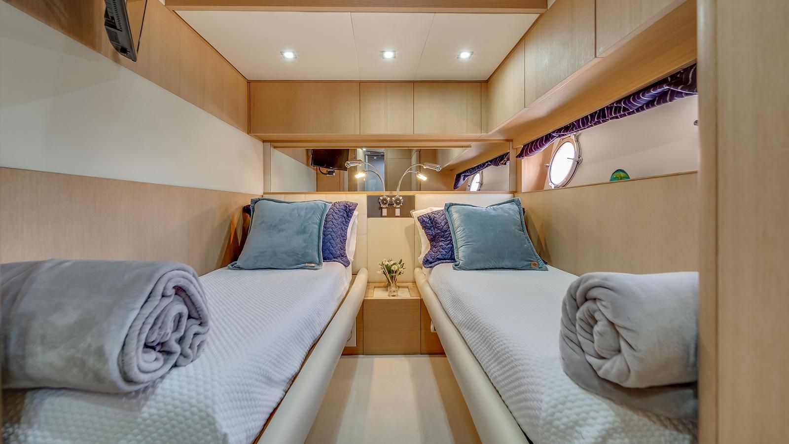 80ft Aicon