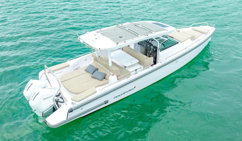 37 ft Axopar