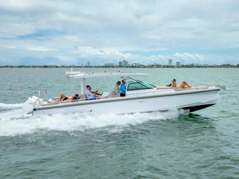 37 ft Axopar