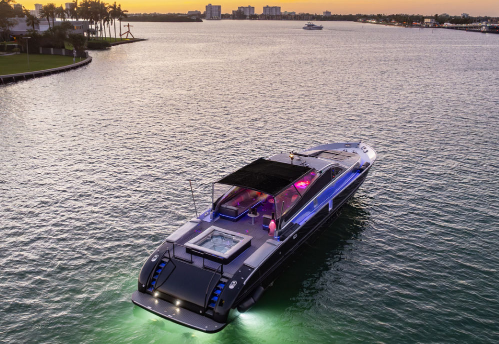 92ft Leopard w/ Jacuzzi & Club