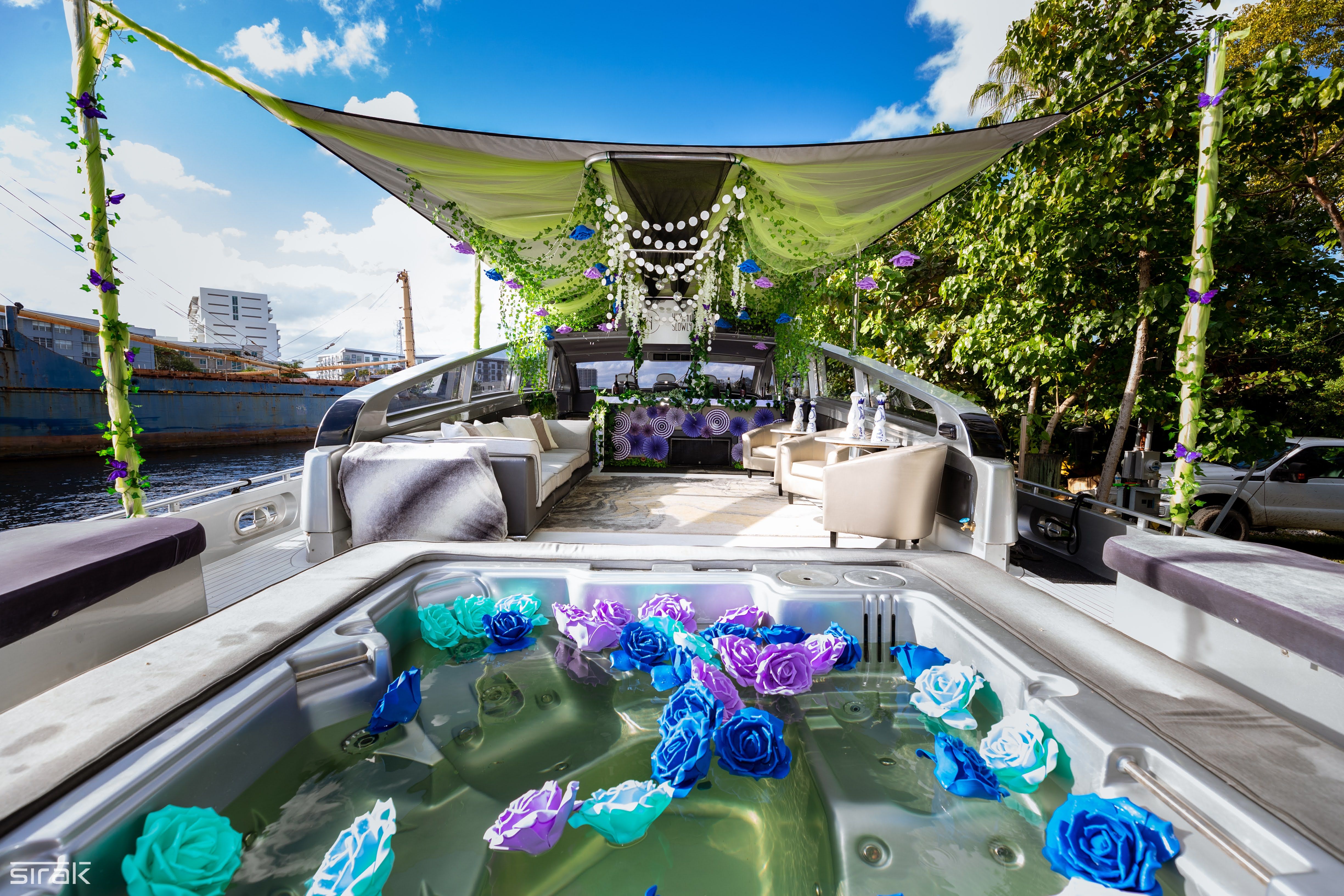 92ft Leopard w/ Jacuzzi & Club
