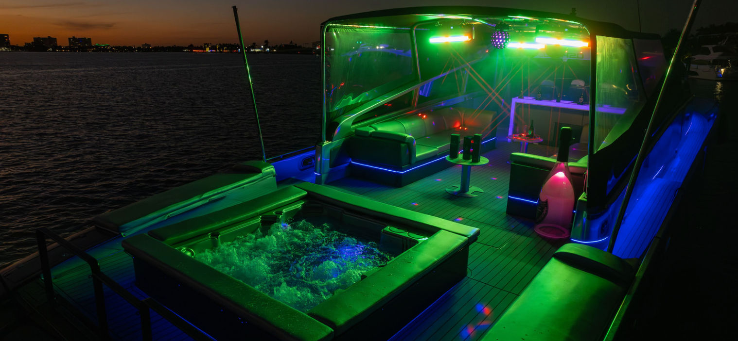 92ft Leopard w/ Jacuzzi & Club