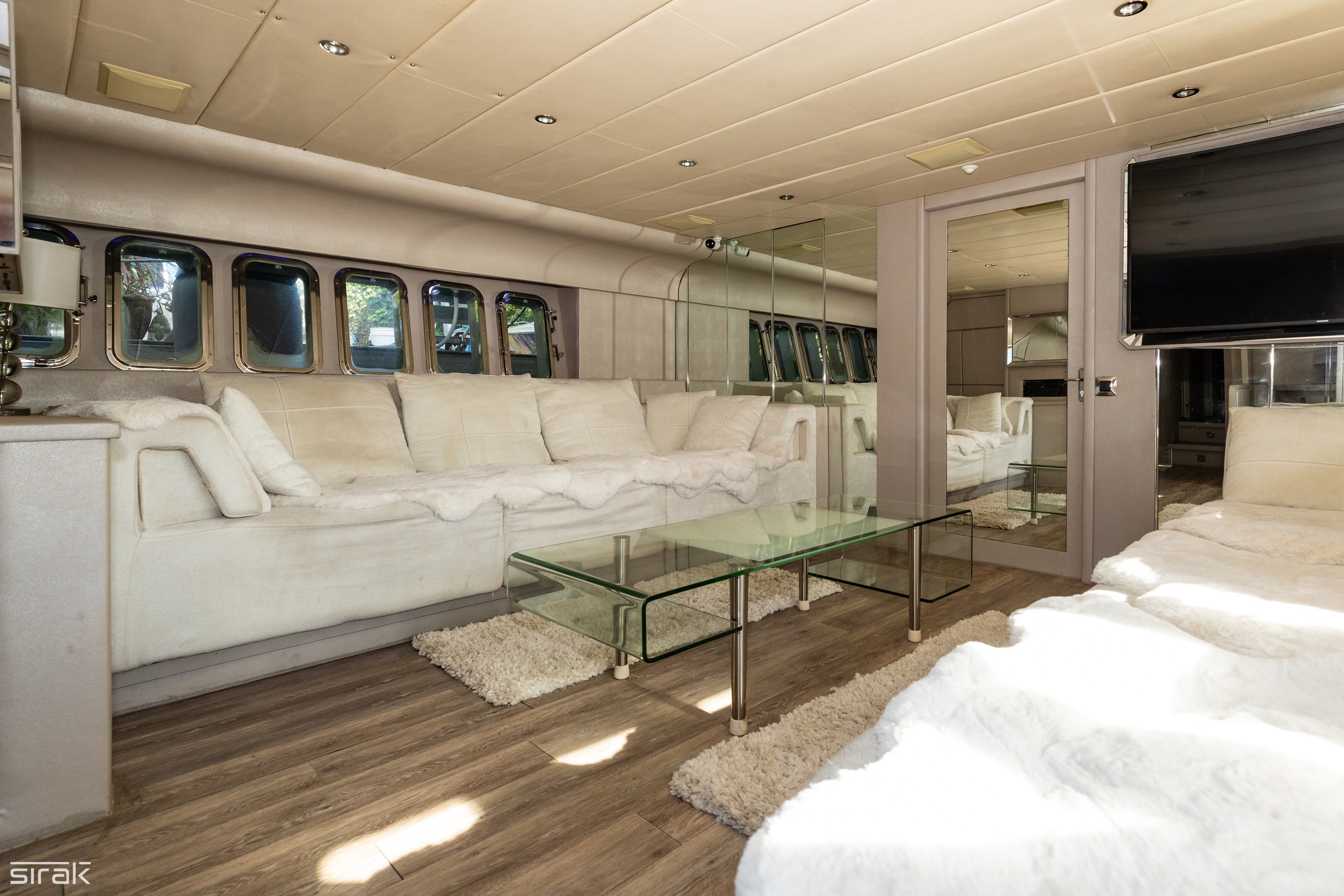 92ft Leopard w/ Jacuzzi & Club