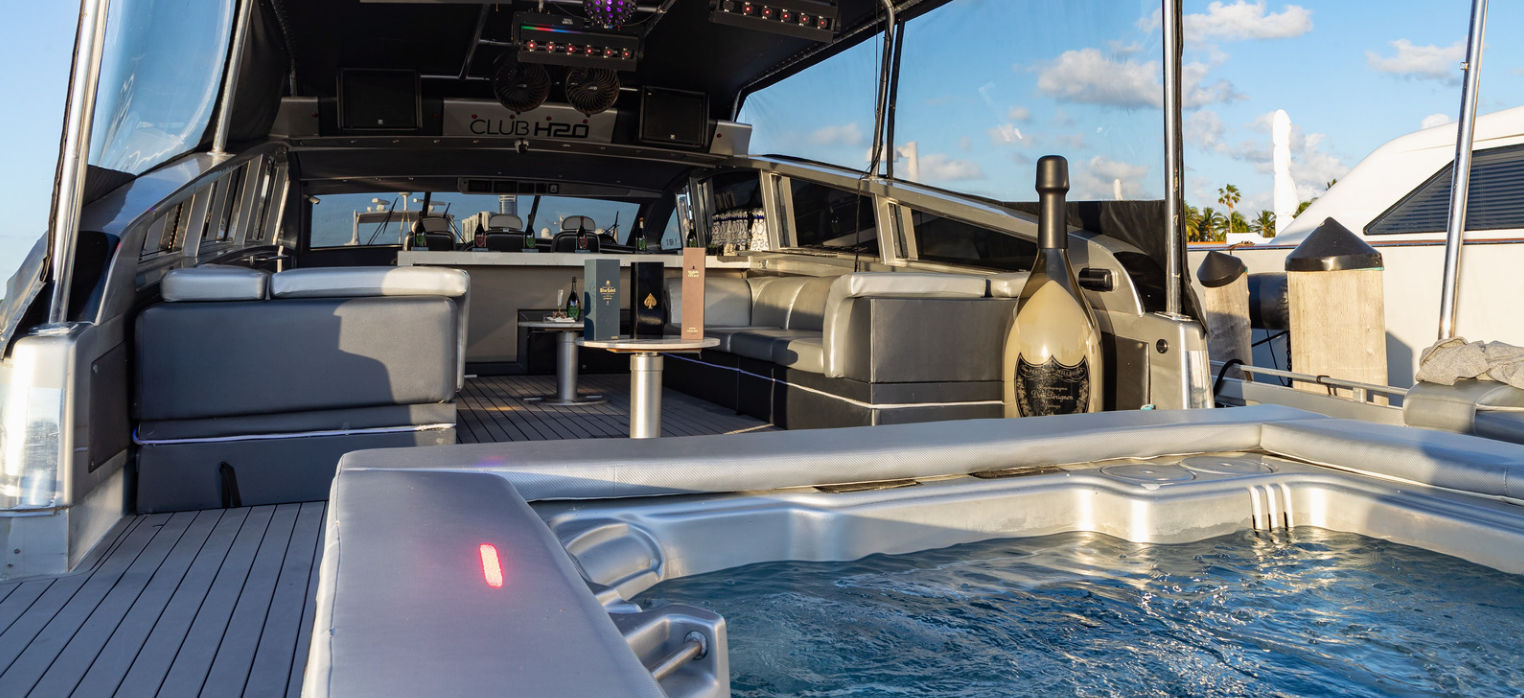92ft Leopard w/ Jacuzzi & Club
