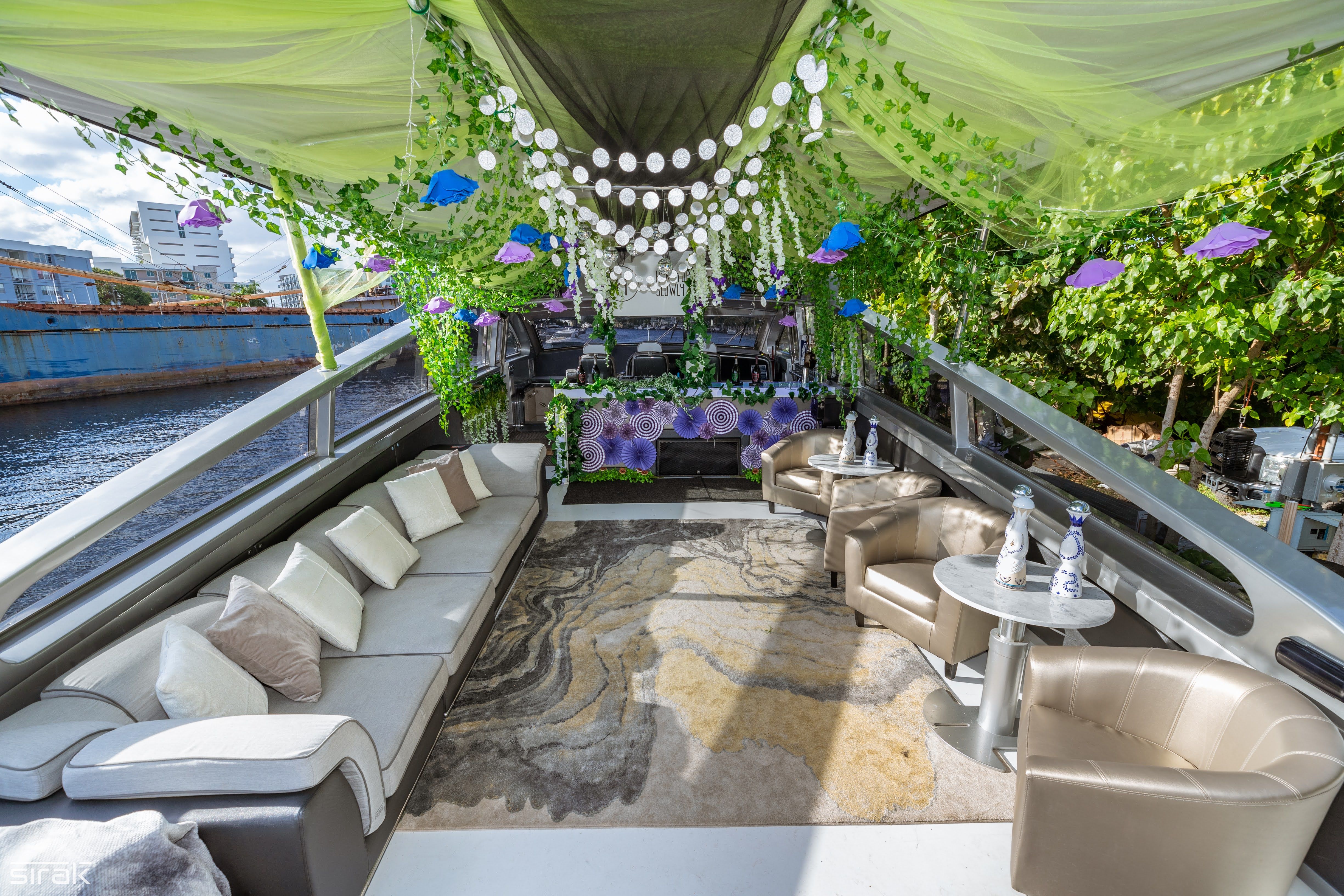 92ft Leopard w/ Jacuzzi & Club