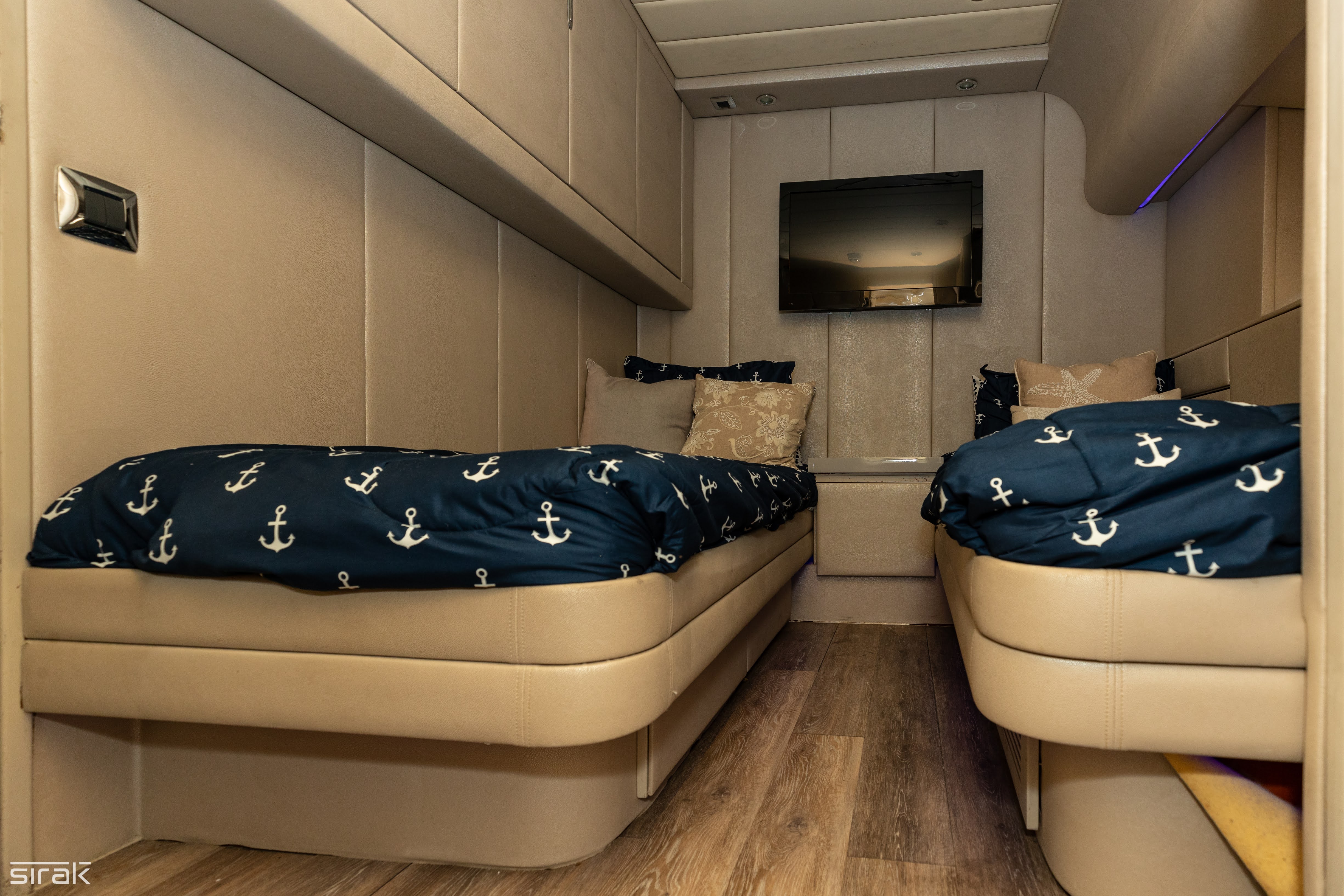 92ft Leopard w/ Jacuzzi & Club