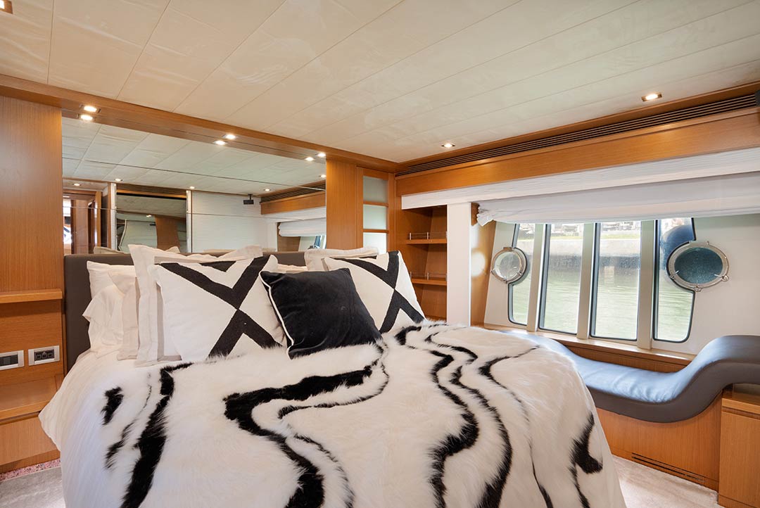80ft Ferretti