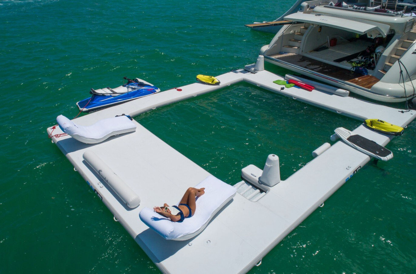 103ft Luxury Azimut w/ Toy