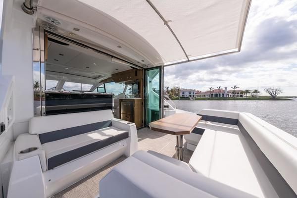50ft Cruisers Yacht