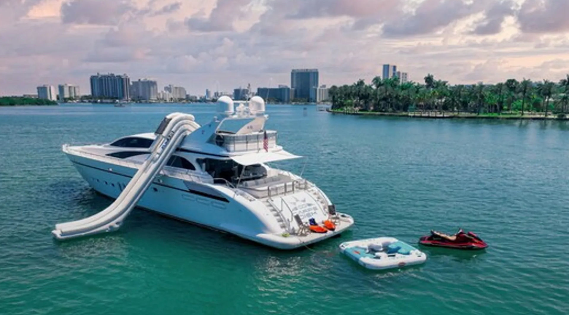 105ft Leopard w/ Jacuzzi & Water Toys