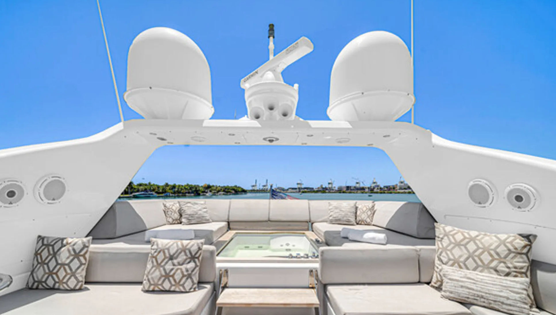 105ft Leopard w/ Jacuzzi & Water Toys