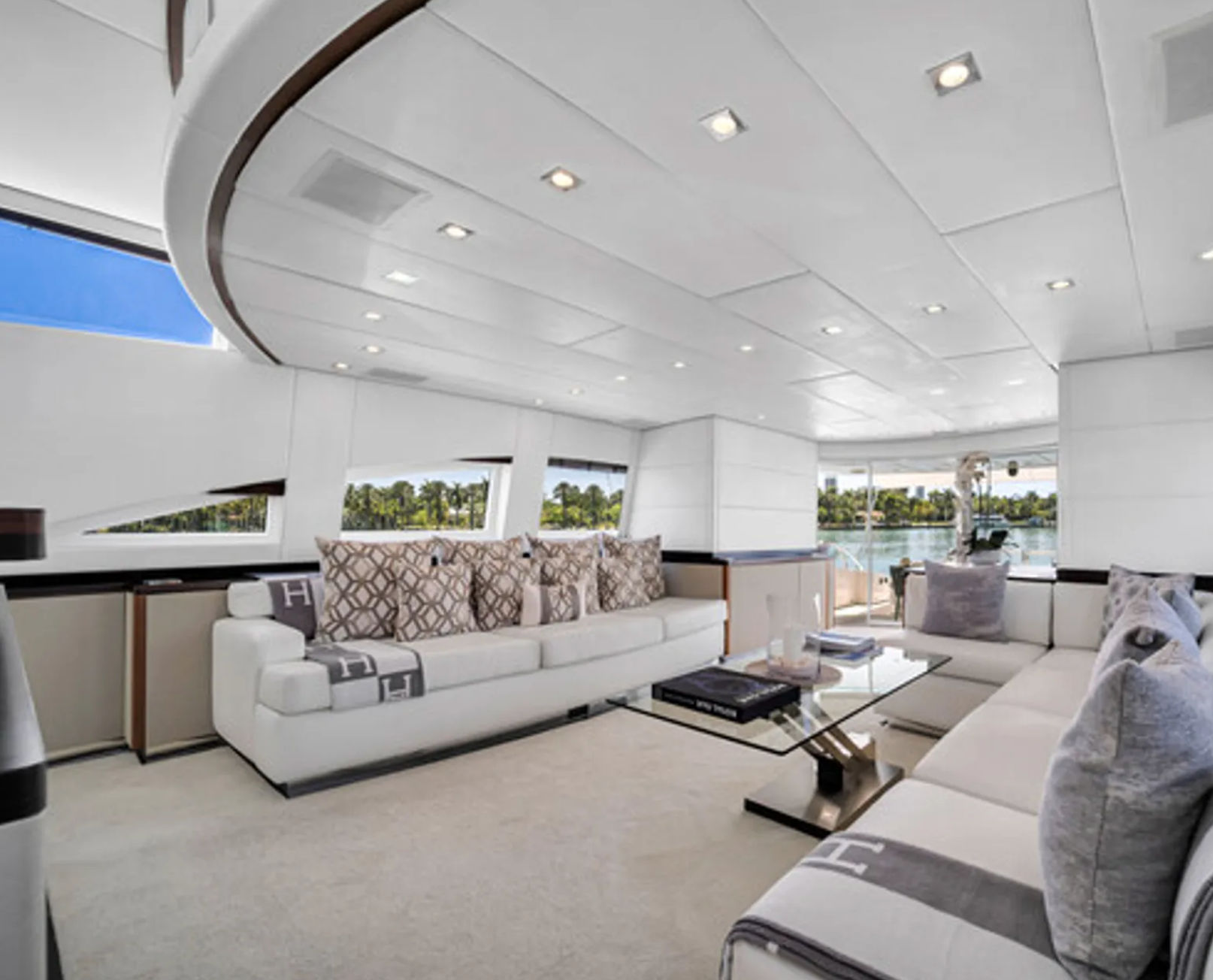 105ft Leopard w/ Jacuzzi & Water Toys