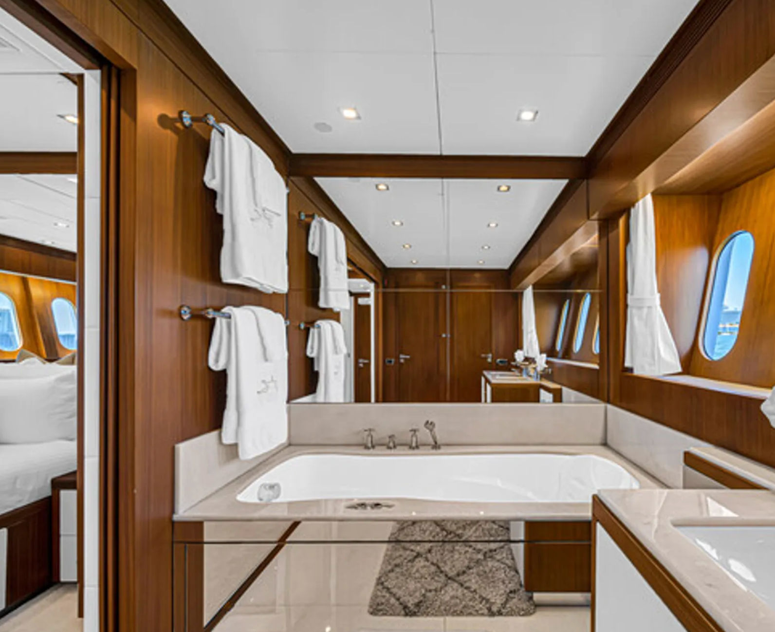 105ft Leopard w/ Jacuzzi & Water Toys