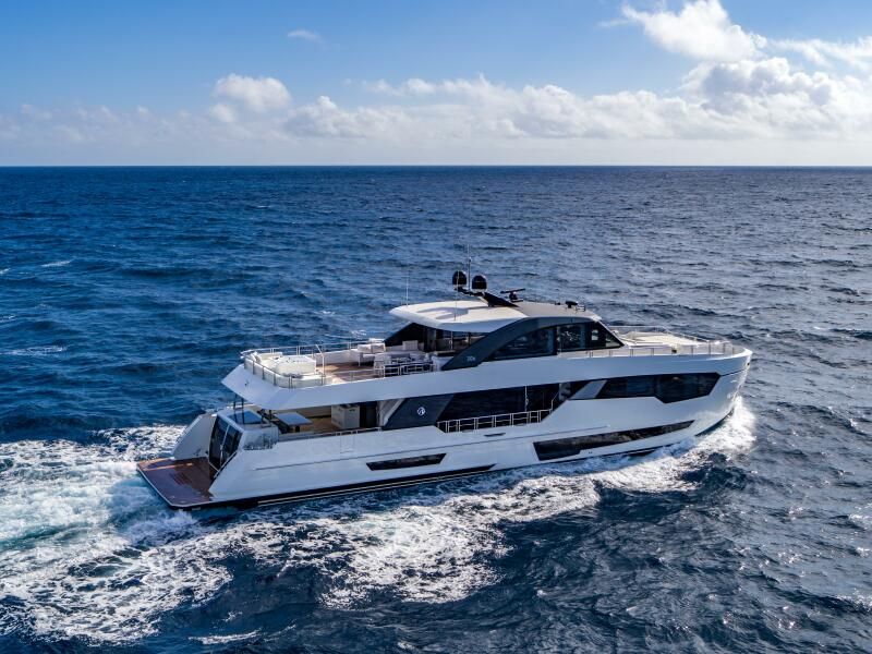 98ft (29.87 m) Ocean Alexander