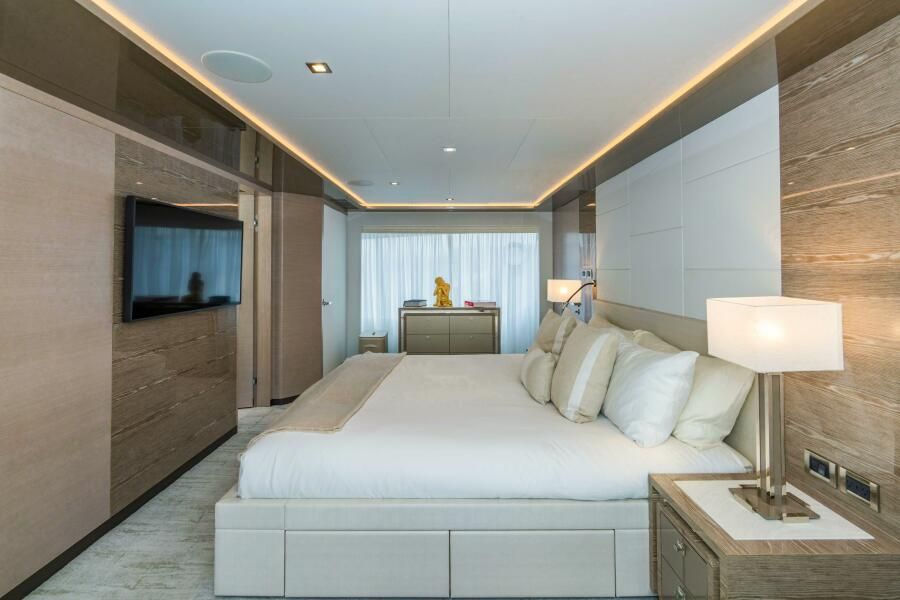 98ft (29.87 m) Ocean Alexander