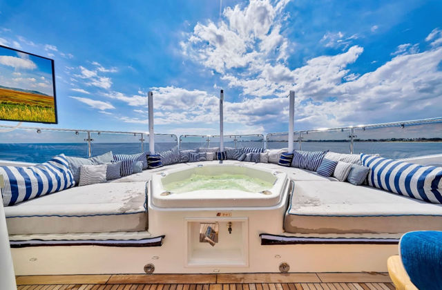 131ft Sunseeker
