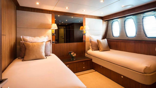 131ft Sunseeker