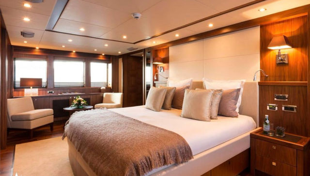 131ft Sunseeker