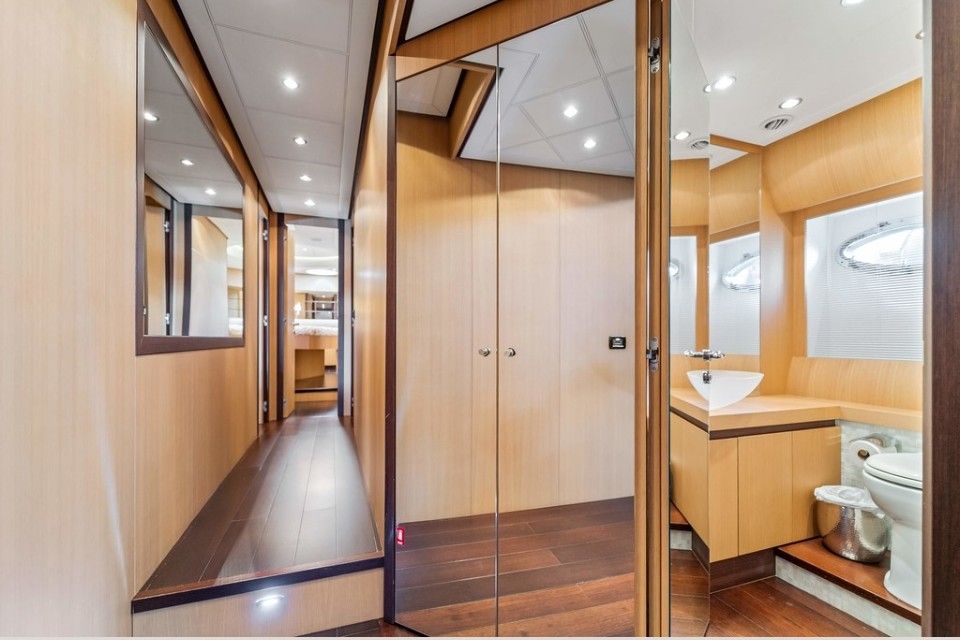 94ft Pershing