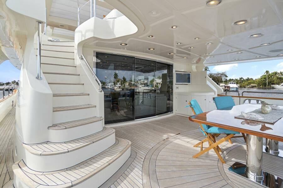 116ft Azimut