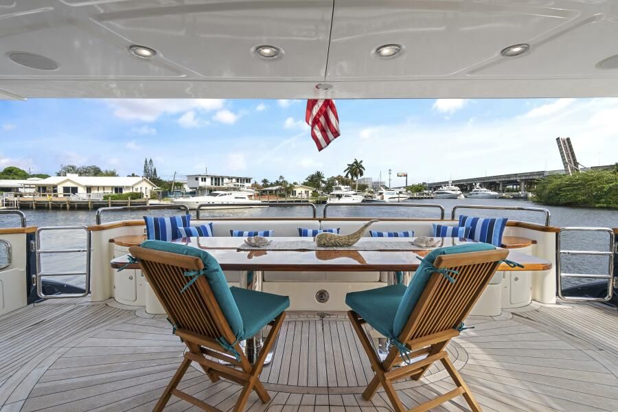 116ft Azimut