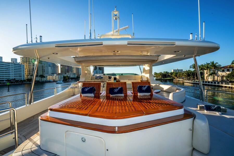 116ft Azimut