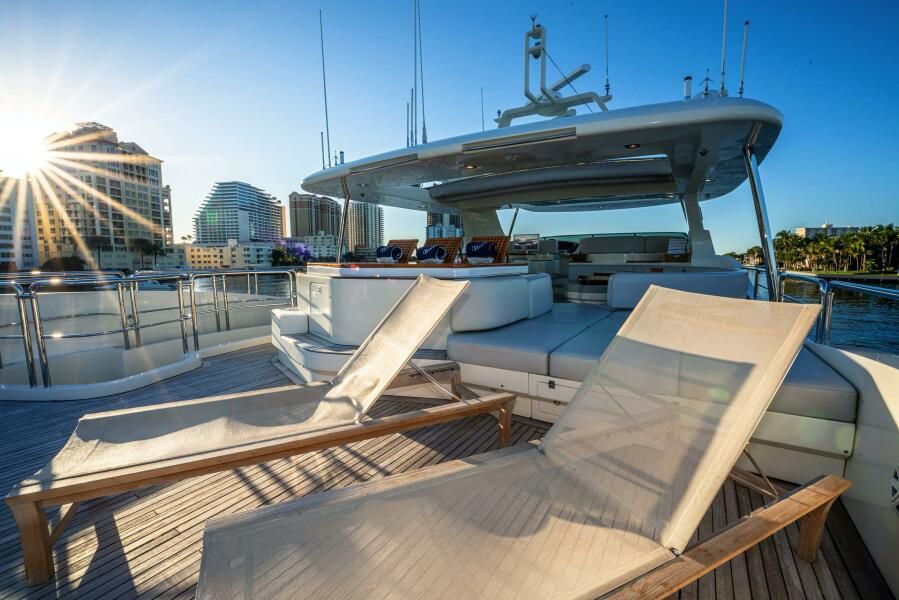 116ft Azimut