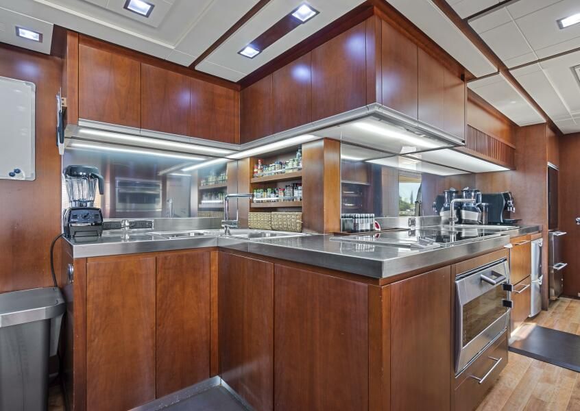 116ft Azimut