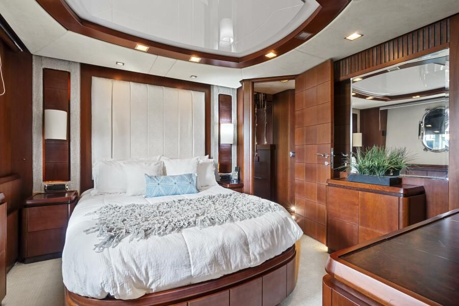 116ft Azimut