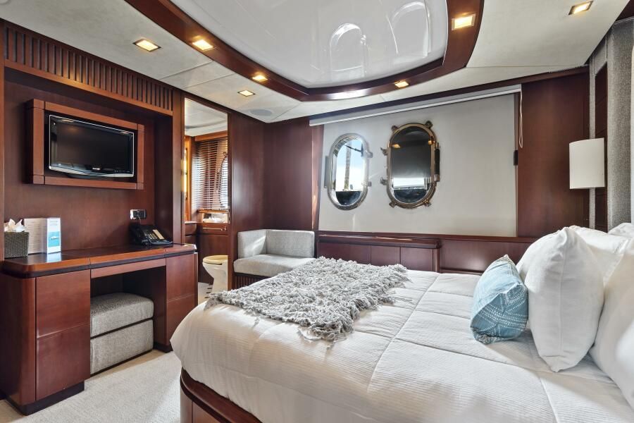 116ft Azimut