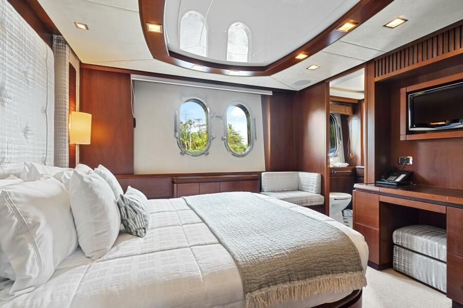 116ft Azimut