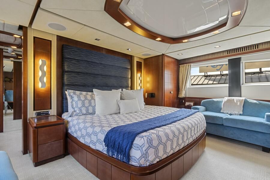 116ft Azimut