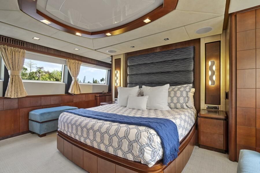 116ft Azimut