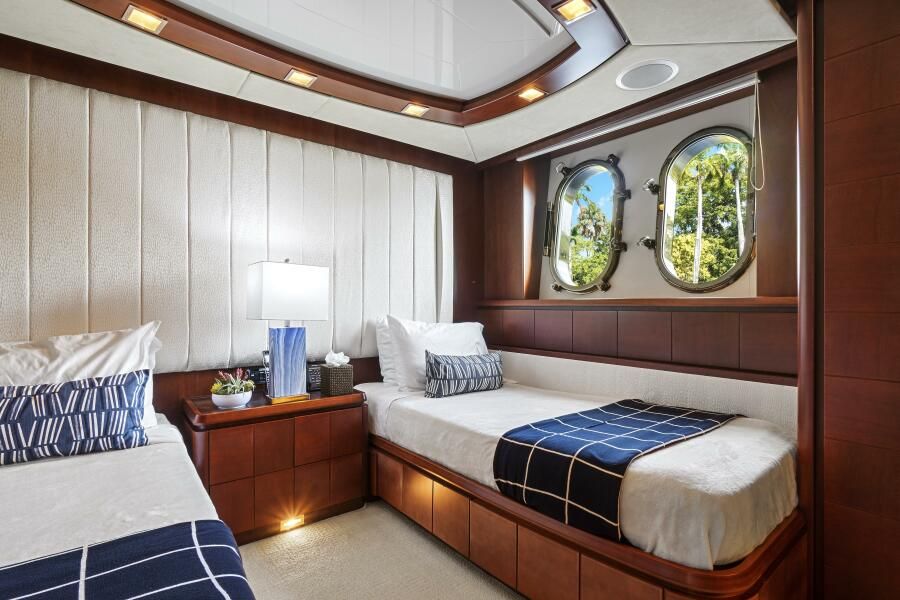 116ft Azimut