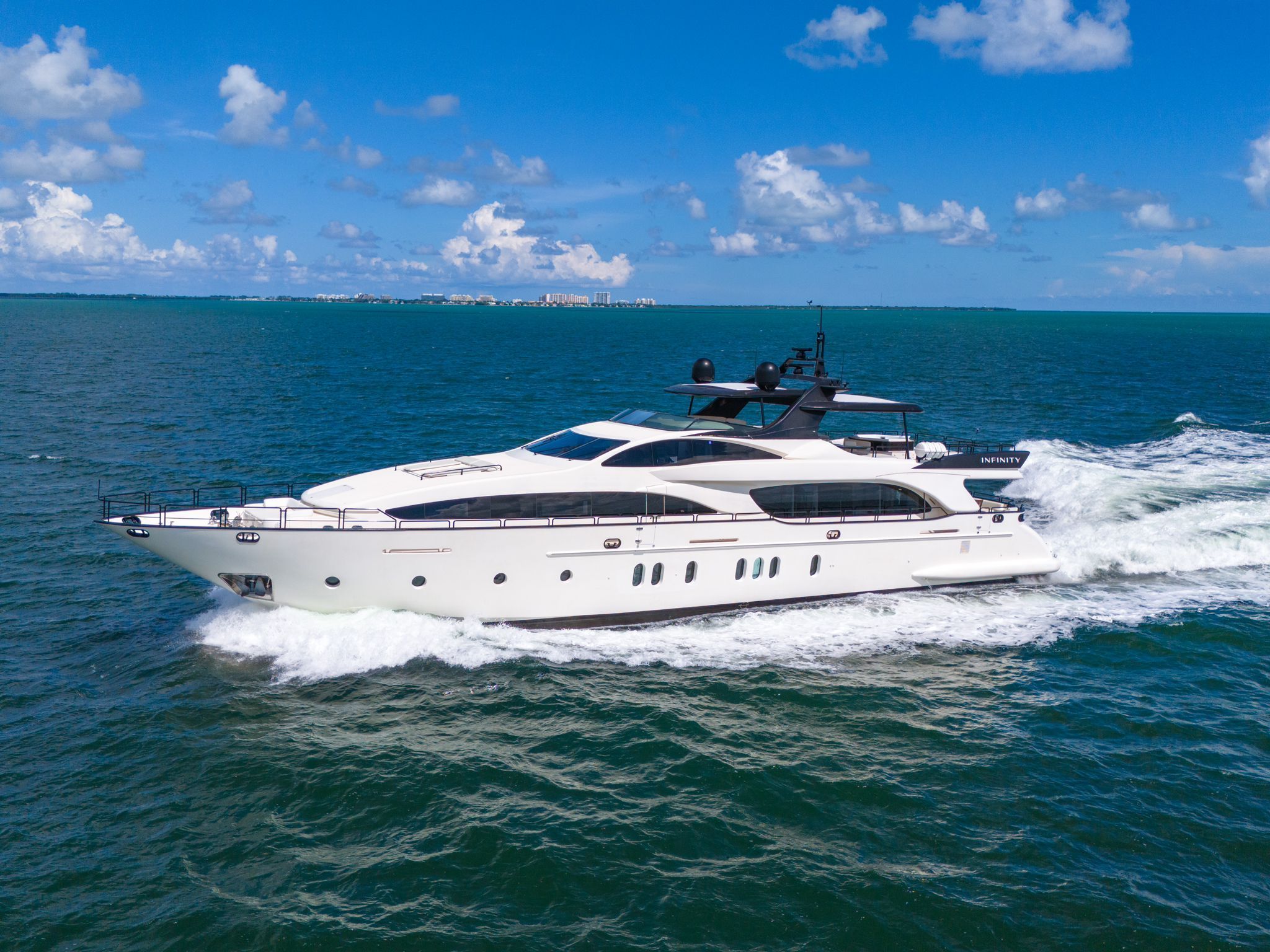 116ft Azimut