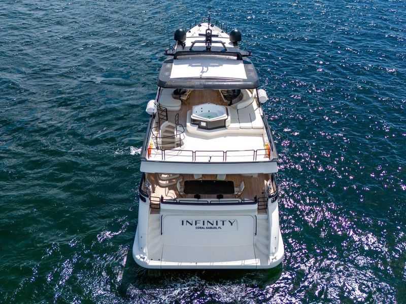 116ft Azimut