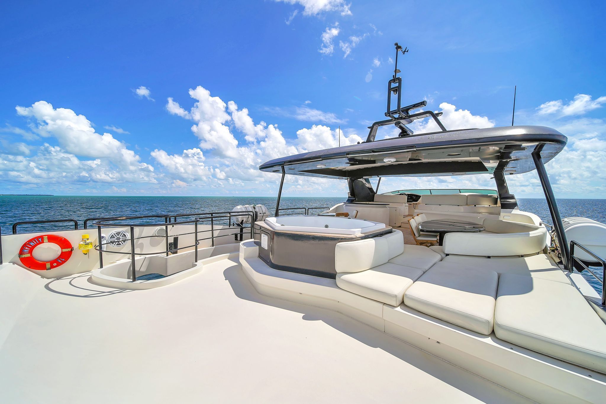 116ft Azimut