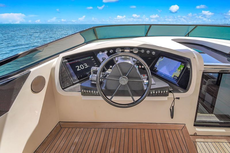 116ft Azimut