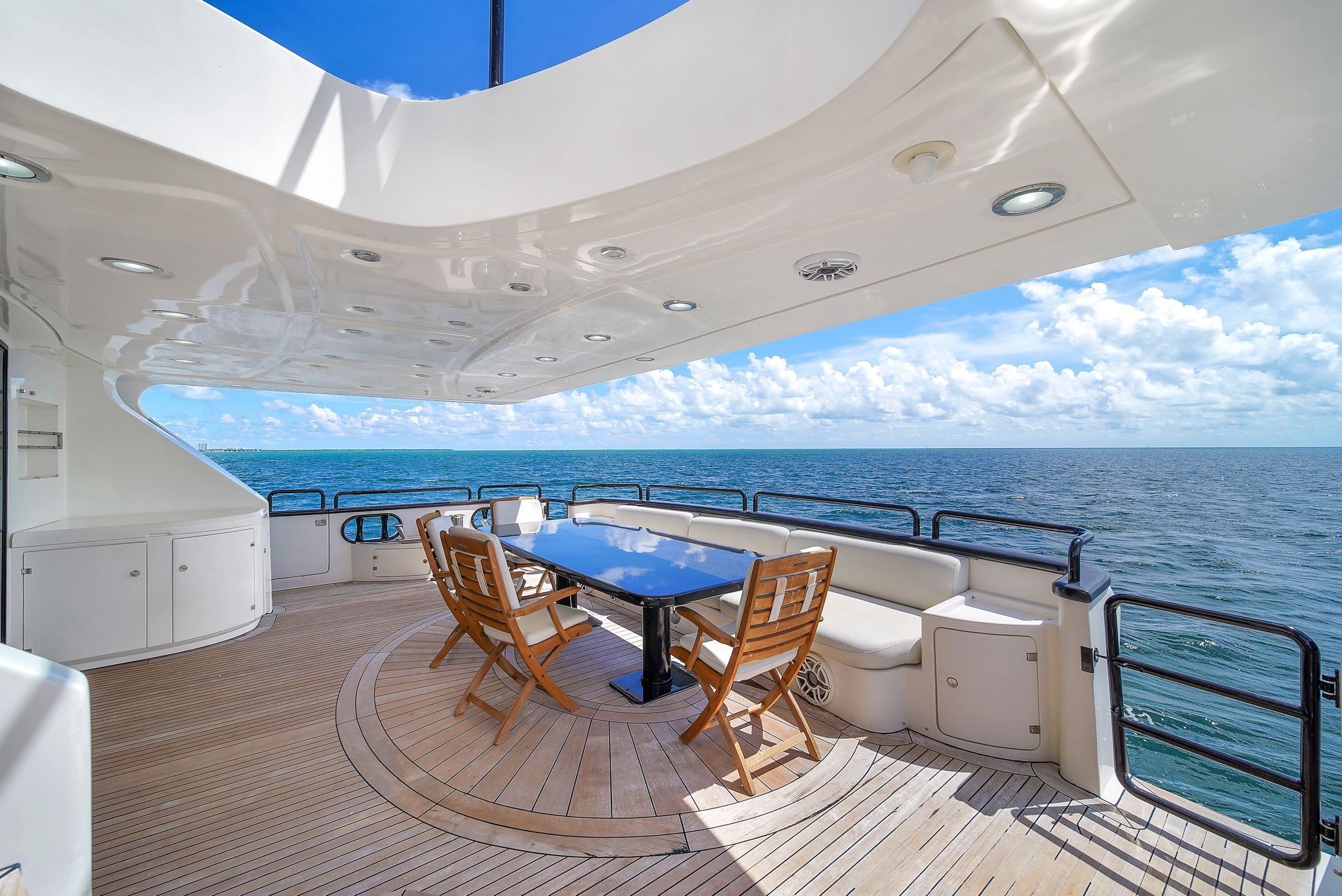 116ft Azimut