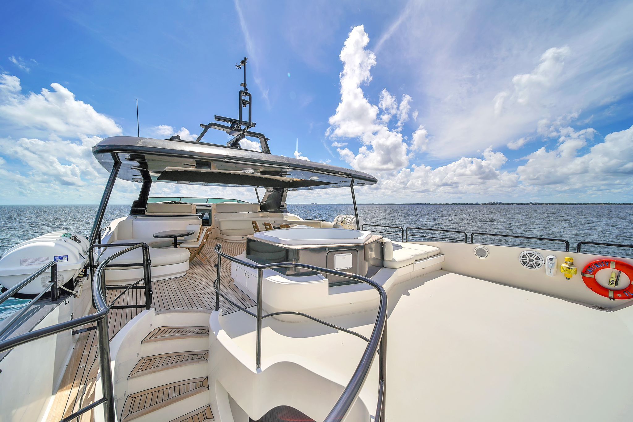 116ft Azimut